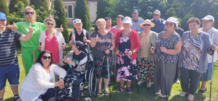 Terapia śmiechem i ruchem. (nordic walking)